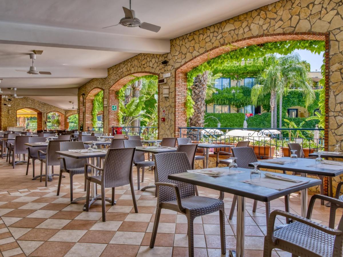 Hotel Caesar Palace Giardini Naxos Dış mekan fotoğraf